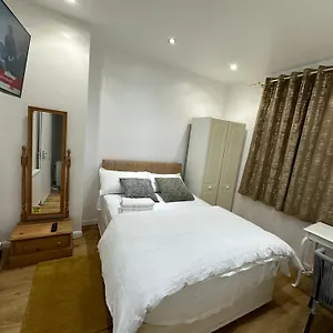 Guest house Beautiful Double With Free Wi-fi And Free Parking